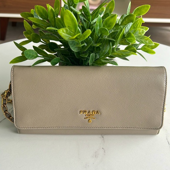 Authentic Prada Saffiano Wallet on Chain - Picture 2 of 11
